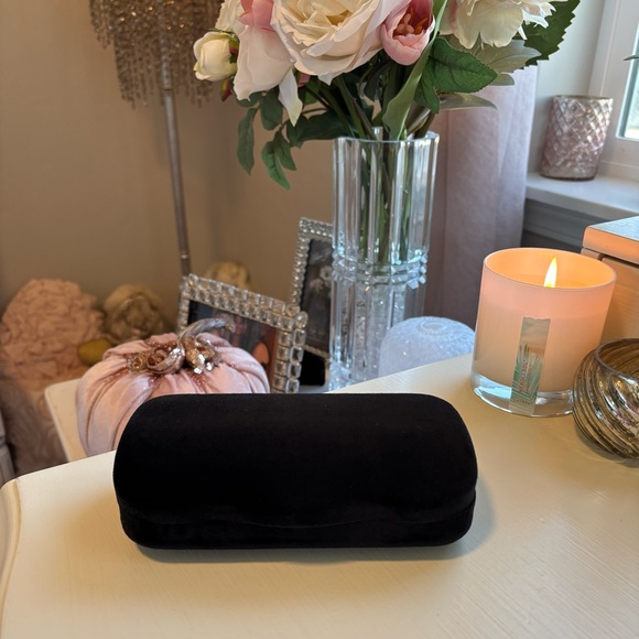 Authentic Gucci Elegant Black Sunglasses.  Pristine Condition.  NWOT. - Picture 11 of 14